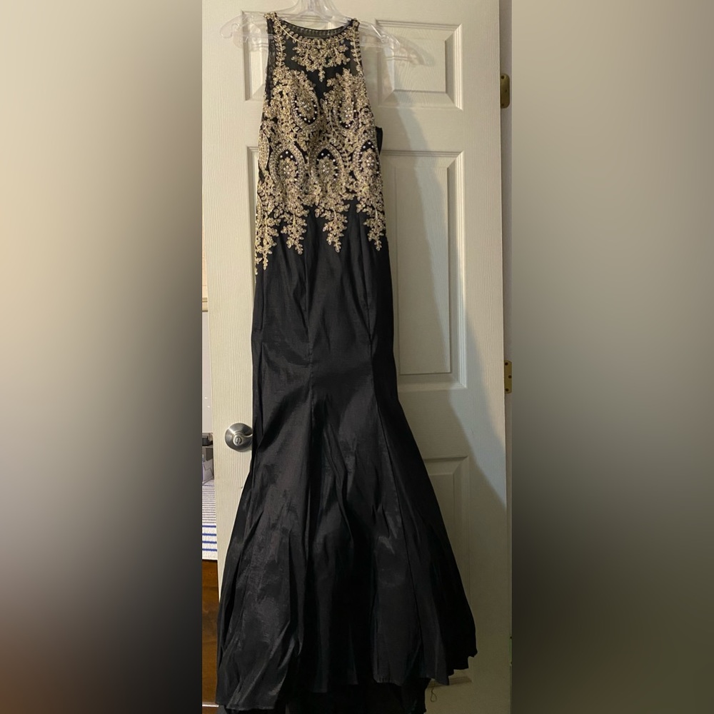 Women’s and girls prom/ formal dress